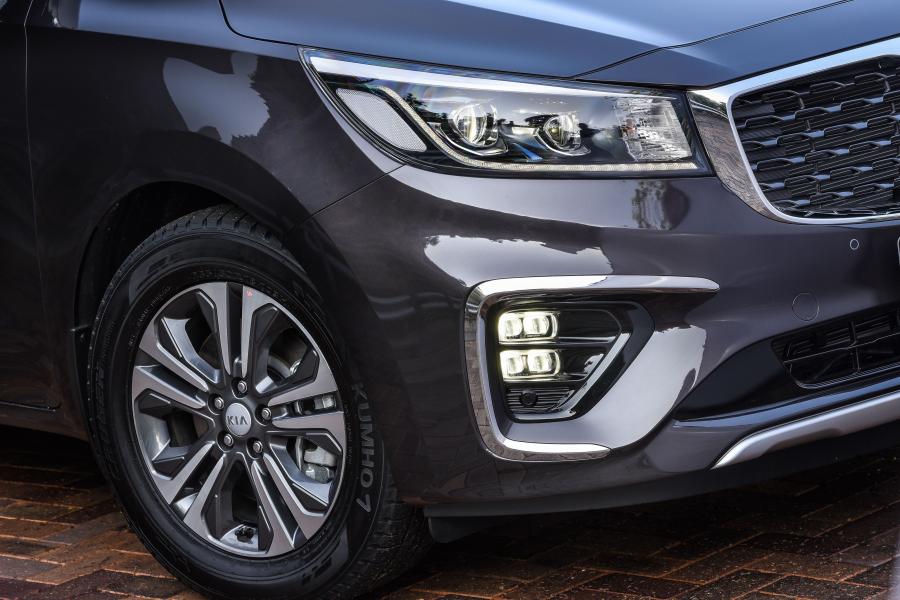 Детали экстерьера Kia Grand Sedona (YP) 2018 года  (ZA) (фото 7 из 40)
